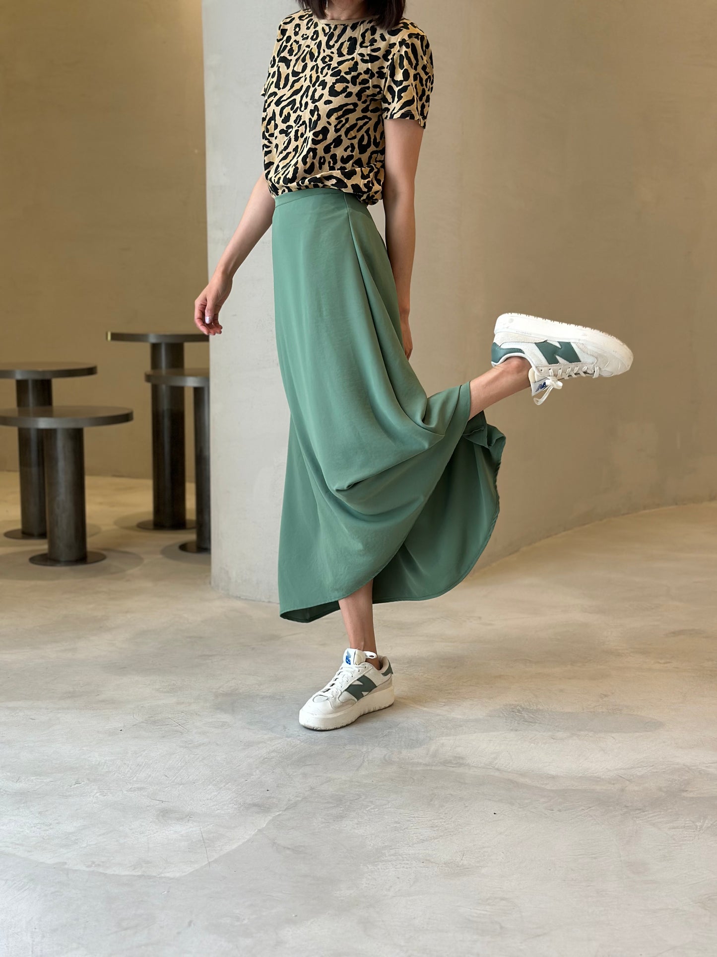 Perfecto Imperfecto Falda Lisa Oliva Talla M #427
