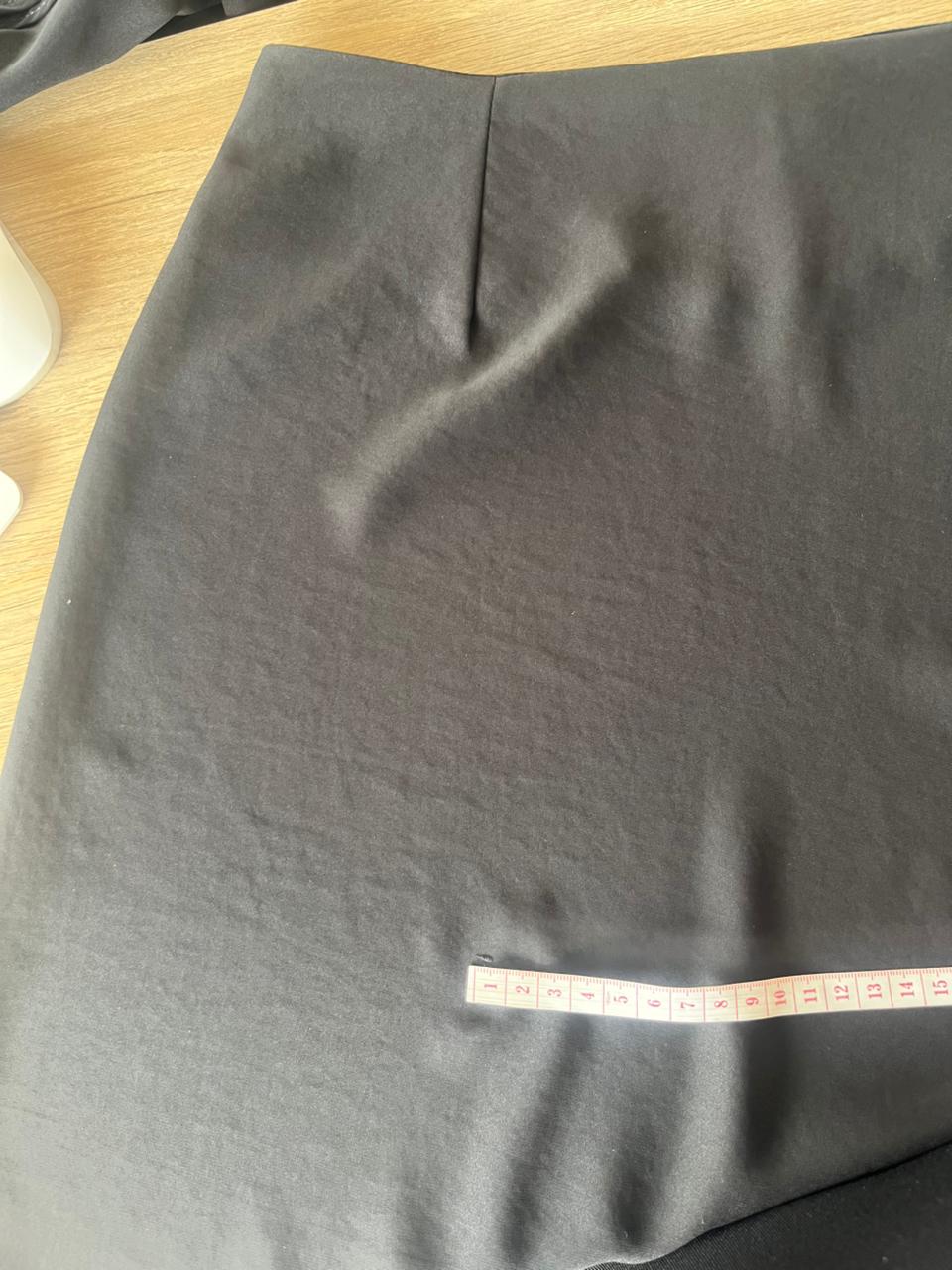Perfecto Imperfecto Falda Lisa Negra Mate Talla M #40