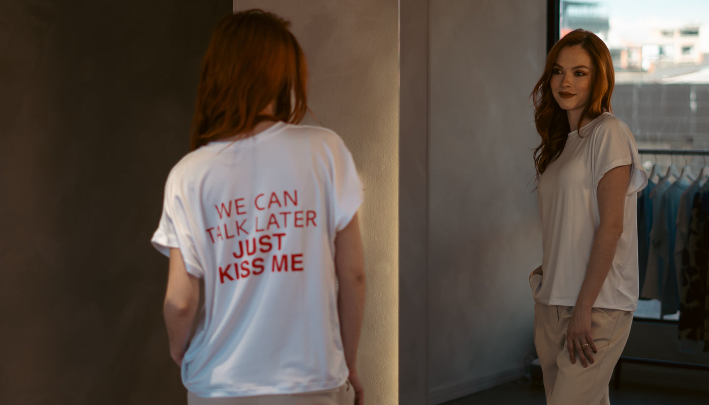 Camiseta Oversized Just Kiss Me